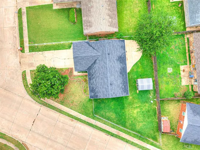 Photo 3 — 411 Oak Creek Drive, Yukon, OK 73099