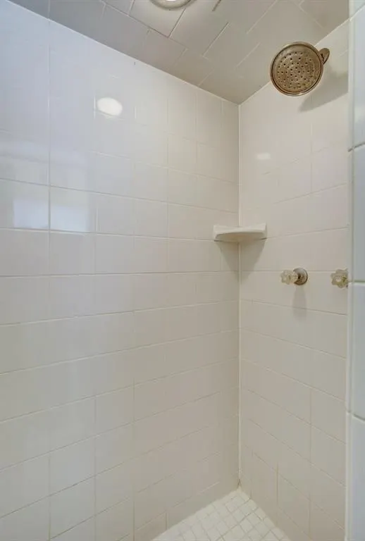 Photo 17 — 411 Oak Creek Drive, Yukon, OK 73099