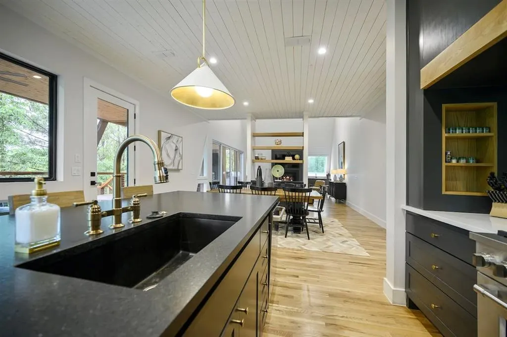 Photo 11 — 881 Woodland Bluff Trail, Broken Bow, OK 74728