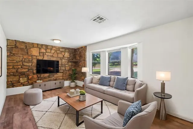 Photo 3 — 11093 Ione Drive, Choctaw, OK 73020