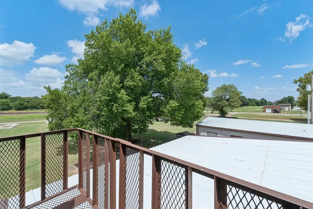 Front exterior — 120 W Baty Avenue, Mulhall, OK 73063