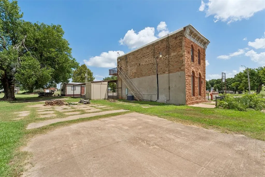 Photo 8 — 120 W Baty Avenue, Mulhall, OK 73063