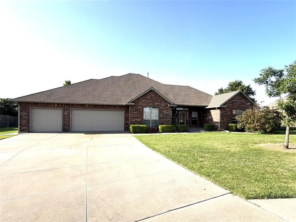 Front exterior — 2816 Land Run Road, Moore, OK 73160