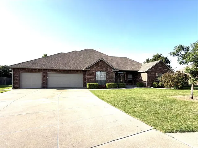 Front exterior — 2816 Land Run Road, Moore, OK 73160