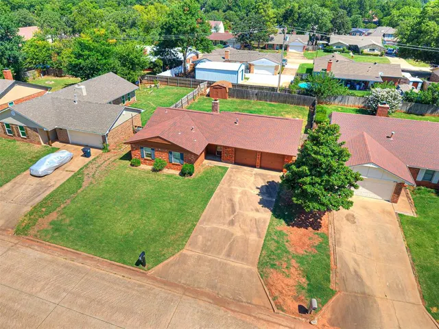 Photo 2 — 1914 E Chandler Drive, Shawnee, OK 74801
