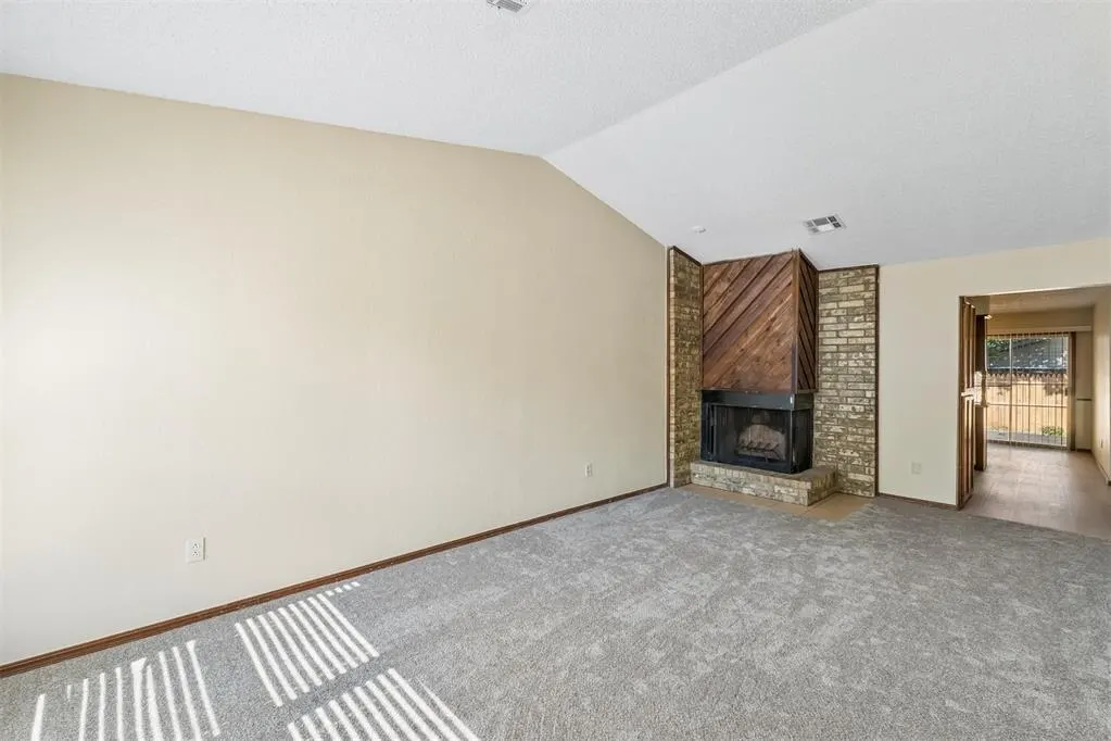 Photo 5 — 208 Hudson Place, Midwest City, OK 73110