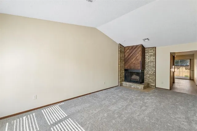 Photo 5 — 208 Hudson Place, Midwest City, OK 73110