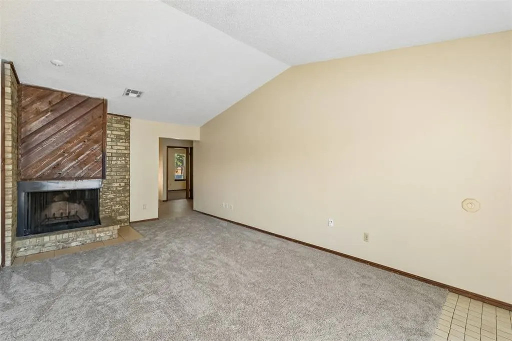 Photo 6 — 208 Hudson Place, Midwest City, OK 73110