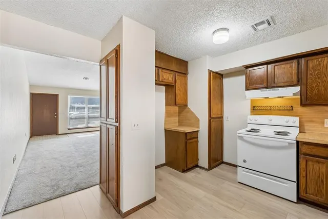 Photo 7 — 208 Hudson Place, Midwest City, OK 73110