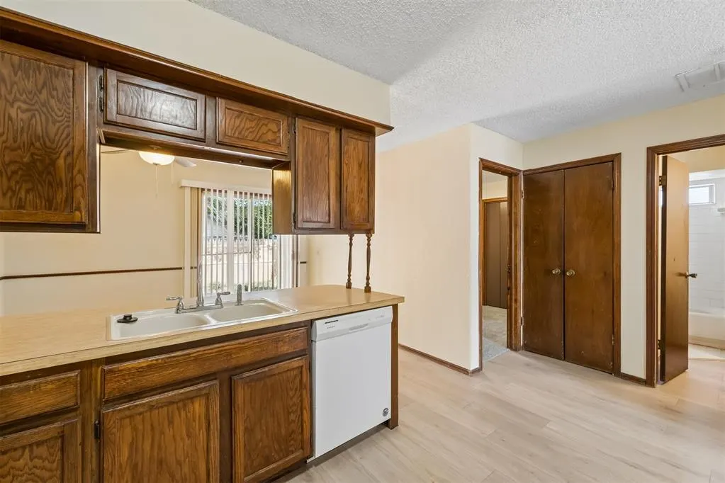 Photo 9 — 208 Hudson Place, Midwest City, OK 73110