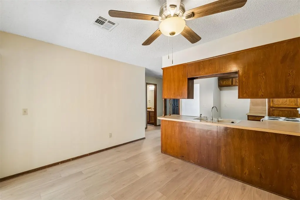 Photo 13 — 208 Hudson Place, Midwest City, OK 73110
