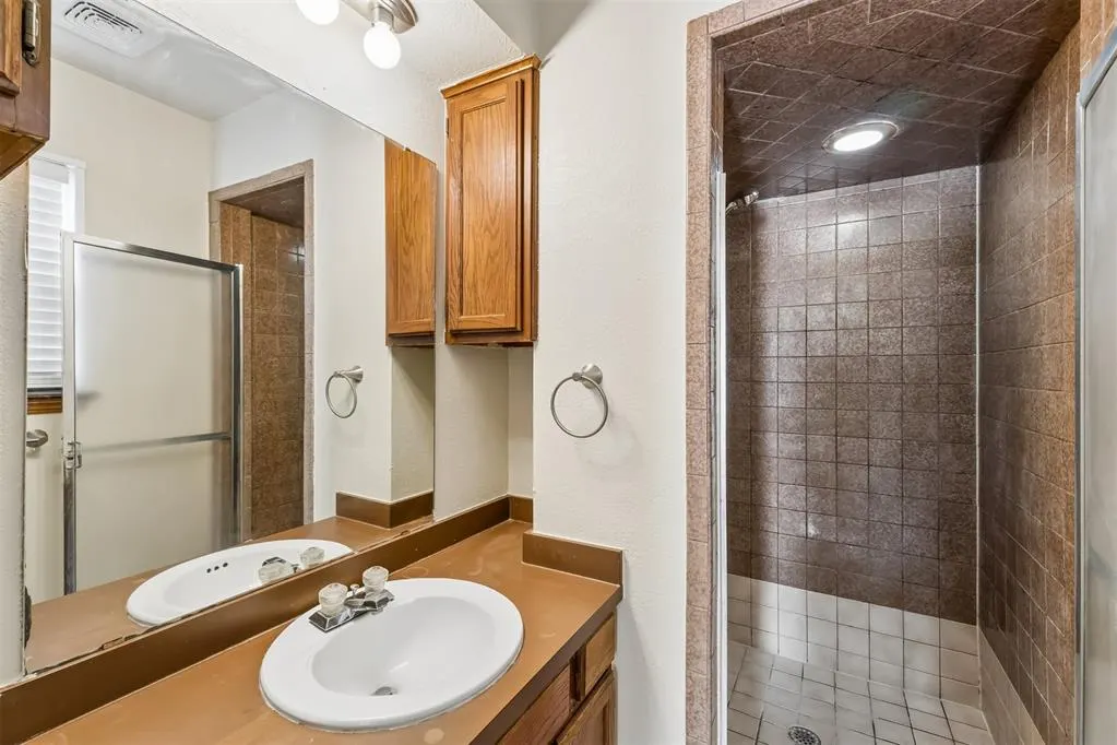 Photo 21 — 208 Hudson Place, Midwest City, OK 73110