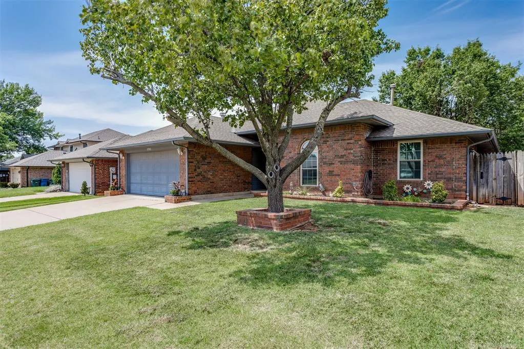 Front exterior — 1705 Park View Place, Edmond, OK 73003