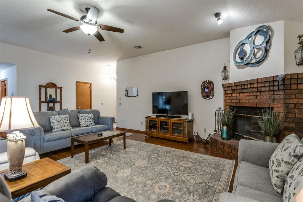 Photo 2 — 1705 Park View Place, Edmond, OK 73003