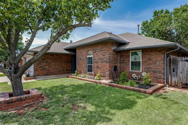 Photo 7 — 1705 Park View Place, Edmond, OK 73003