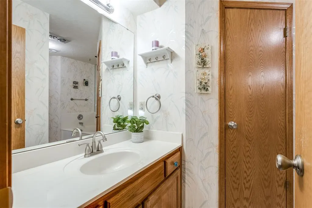 Photo 9 — 1705 Park View Place, Edmond, OK 73003
