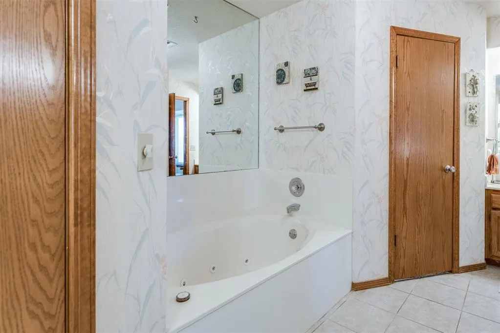Photo 11 — 1705 Park View Place, Edmond, OK 73003