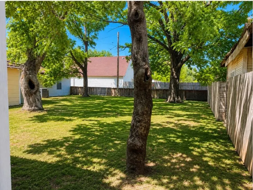 Photo 12 — 305 N Hill Street, Hobart, OK 73651