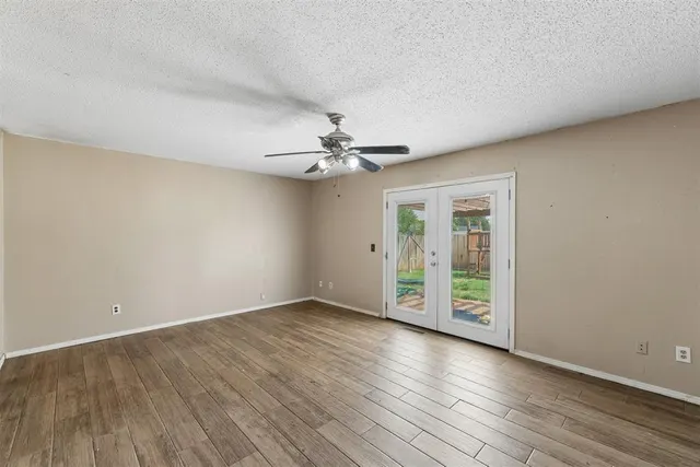 Photo 6 — 207 Del Mar Drive, Yukon, OK 73099