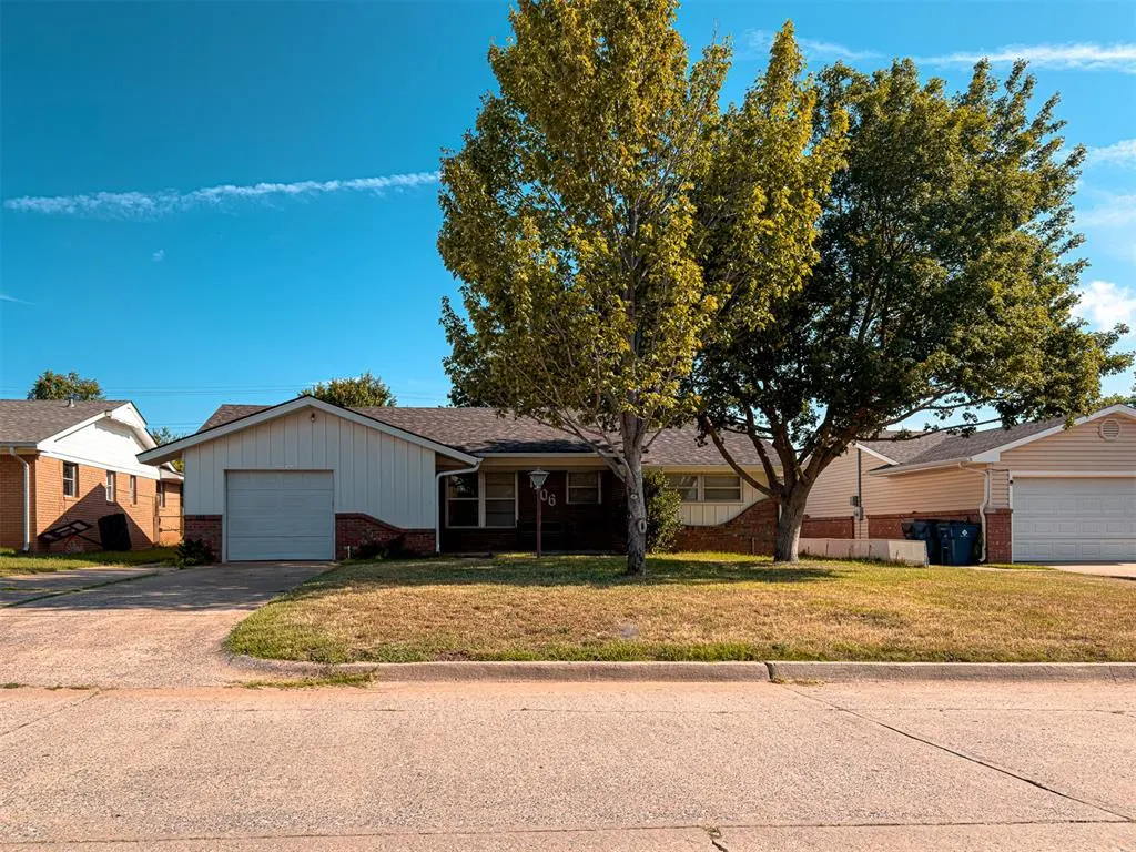 Front exterior — 1406 W Mississippi Avenue, Chickasha, OK 73018