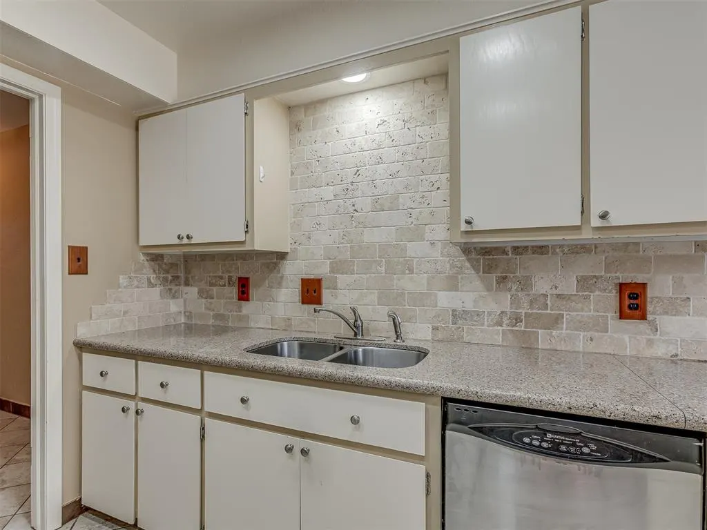 Photo 11 — 3113 Greenwood Court, Norman, OK 73072