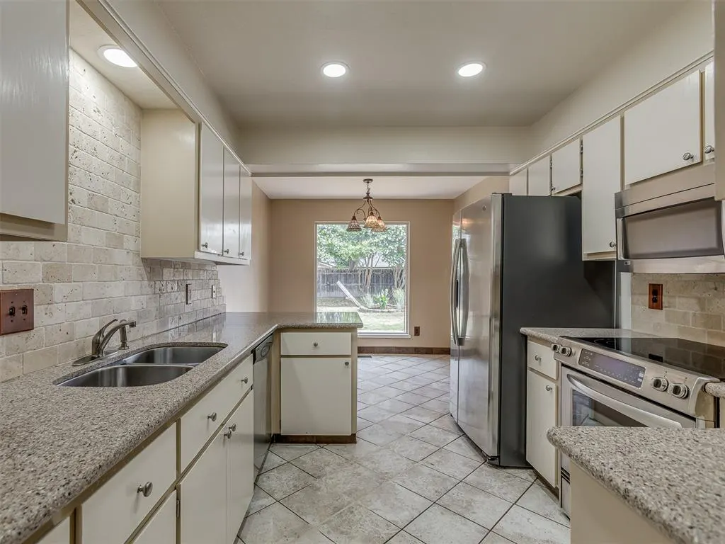 Photo 12 — 3113 Greenwood Court, Norman, OK 73072