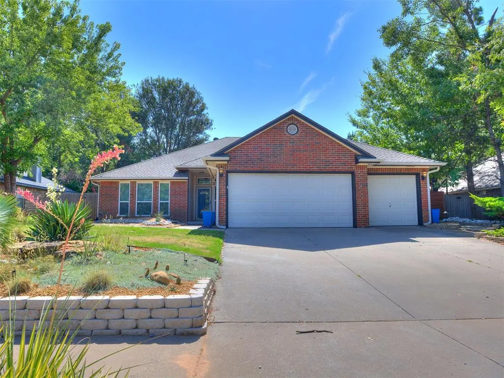 Front exterior — 221 Victory Drive, Norman, OK 73072