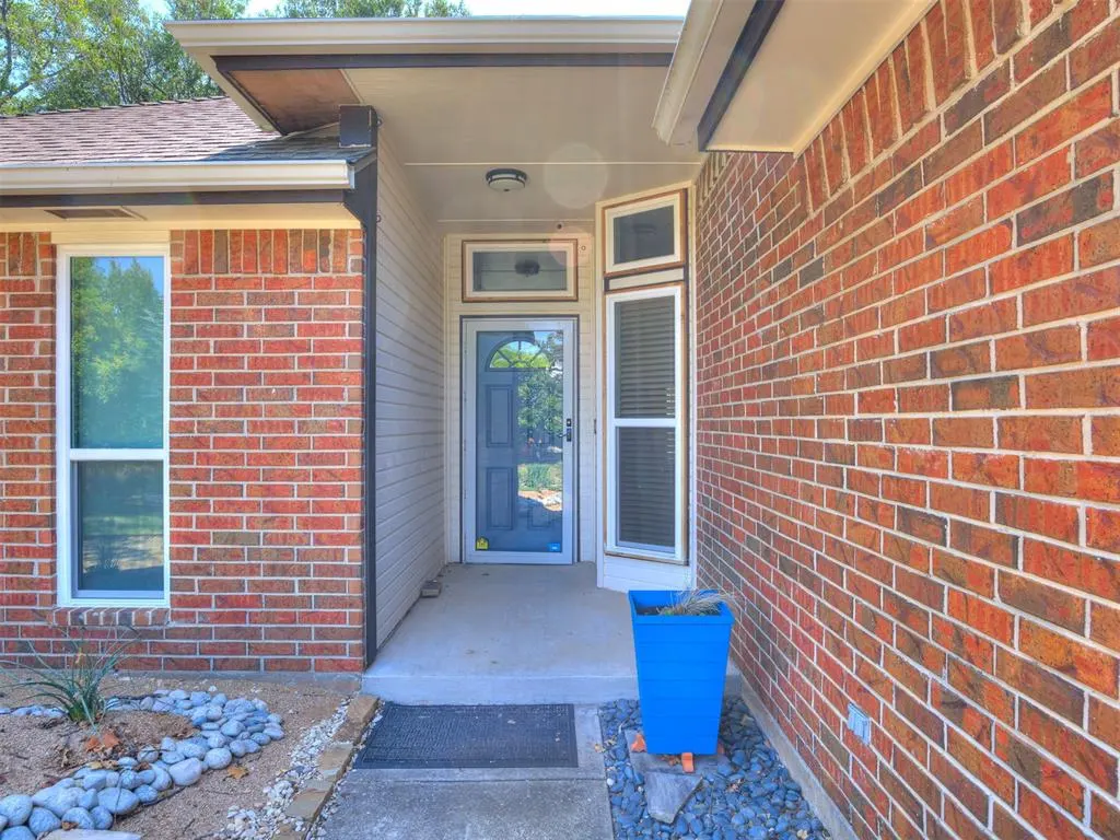 Photo 2 — 221 Victory Drive, Norman, OK 73072