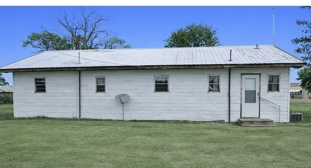 Photo 8 — 18492 E 1270 Road, Sayre, OK 73662