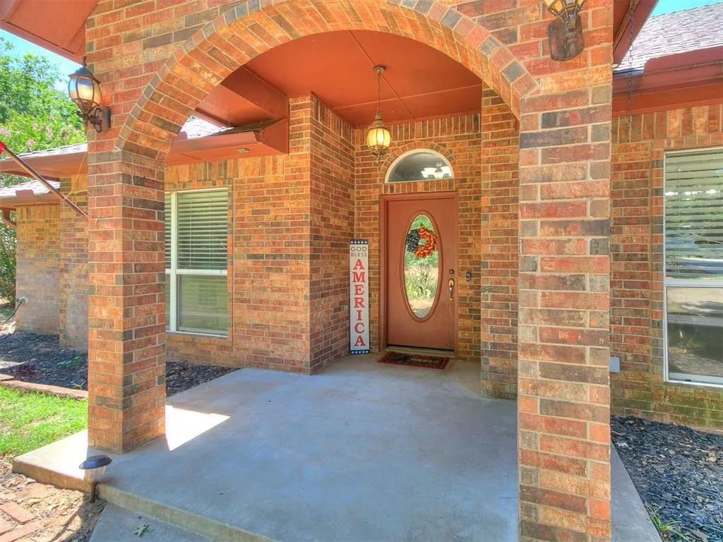 Photo 2 — 7824 Bobwhite Trail, Jones, OK 73049