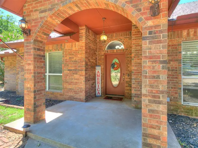 Photo 2 — 7824 Bobwhite Trail, Jones, OK 73049