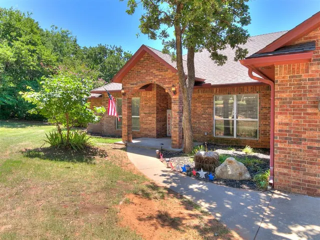 Photo 3 — 7824 Bobwhite Trail, Jones, OK 73049