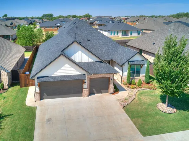 Photo 4 — 4721 Mustang Park Boulevard, Mustang, OK 73064