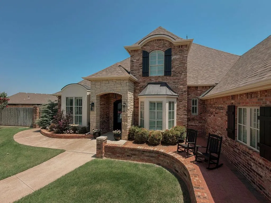 Photo 2 — 913 Stonebridge Court, Weatherford, OK 73096