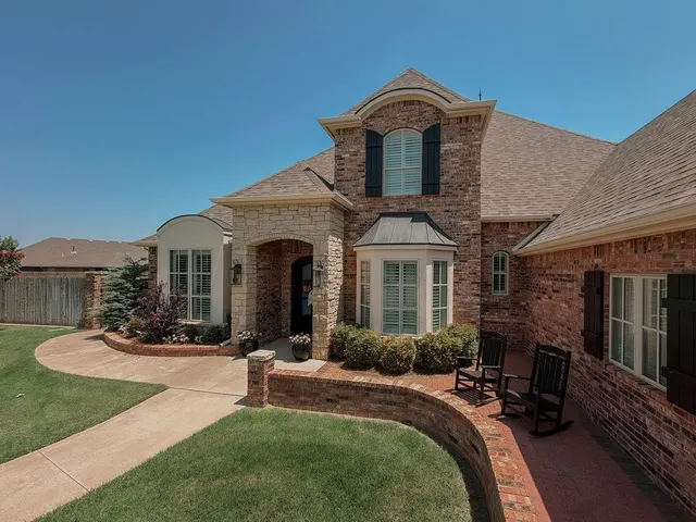 Photo 2 — 913 Stonebridge Court, Weatherford, OK 73096