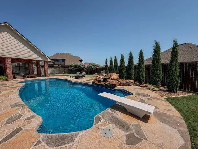 Photo 3 — 913 Stonebridge Court, Weatherford, OK 73096