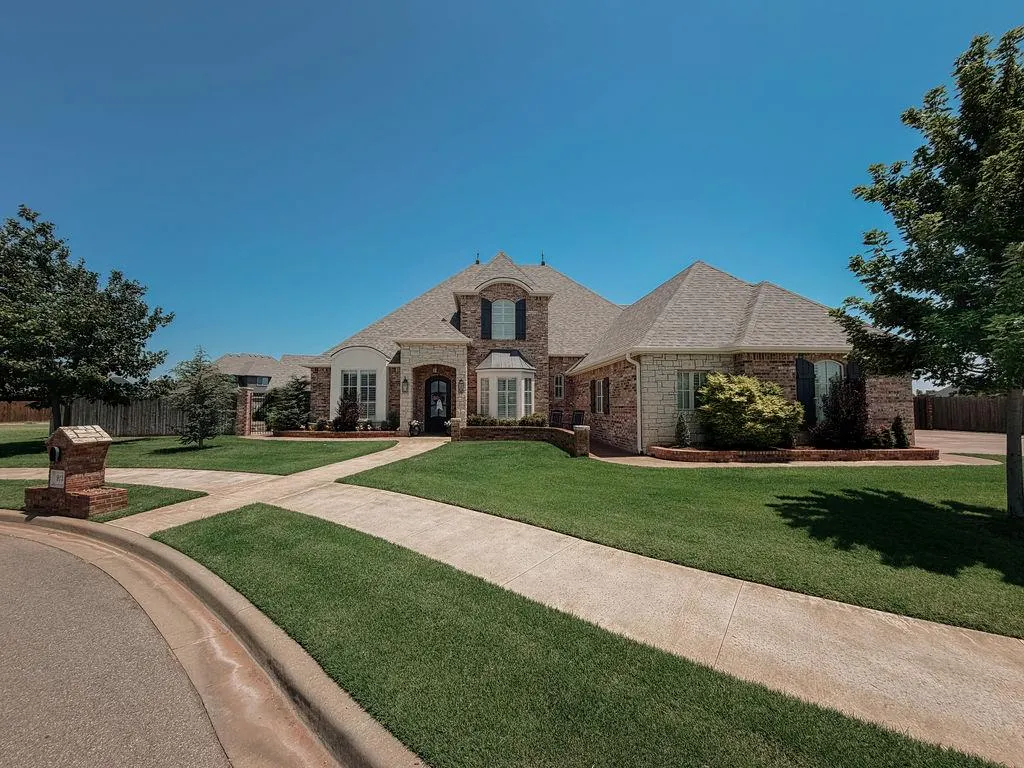 Front exterior — 913 Stonebridge Court, Weatherford, OK 73096