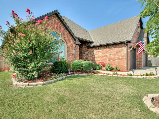 Photo 2 — 4904 NW 155th Street, Edmond, OK 73013