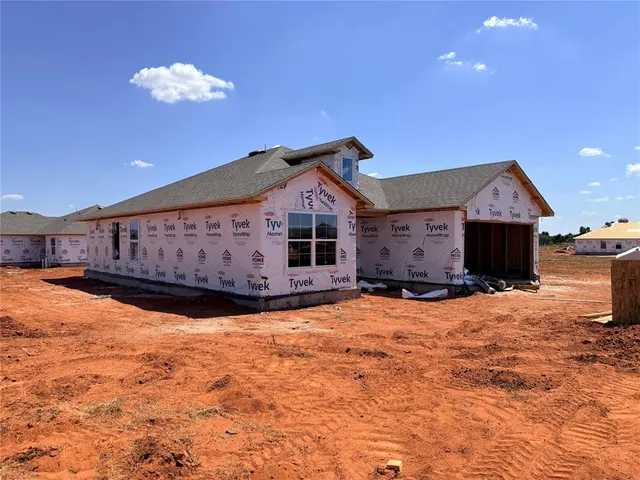 Photo 2 — 1016 S Bear Lane, Mustang, OK 73064