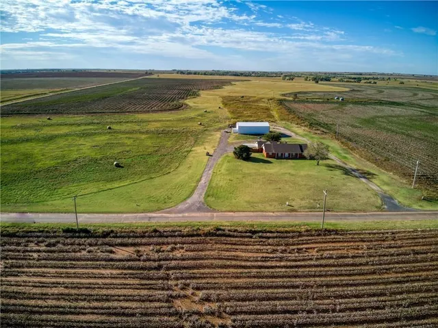 Photo 3 — 17320 E 1250 Road, Erick, OK 73645