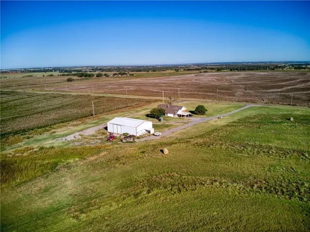 Photo 4 — 17320 E 1250 Road, Erick, OK 73645