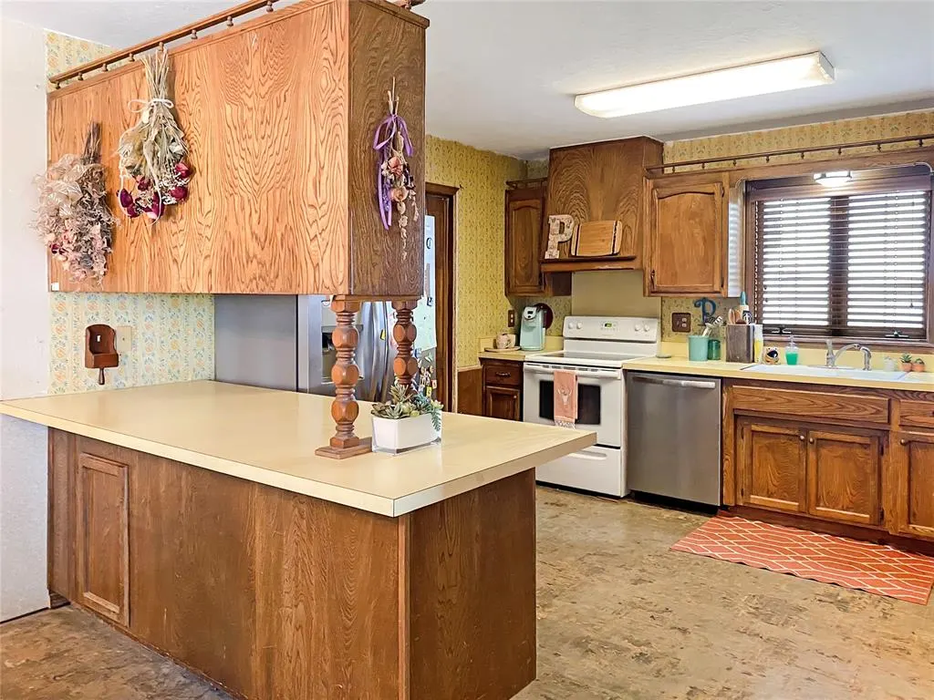 Photo 28 — 17320 E 1250 Road, Erick, OK 73645