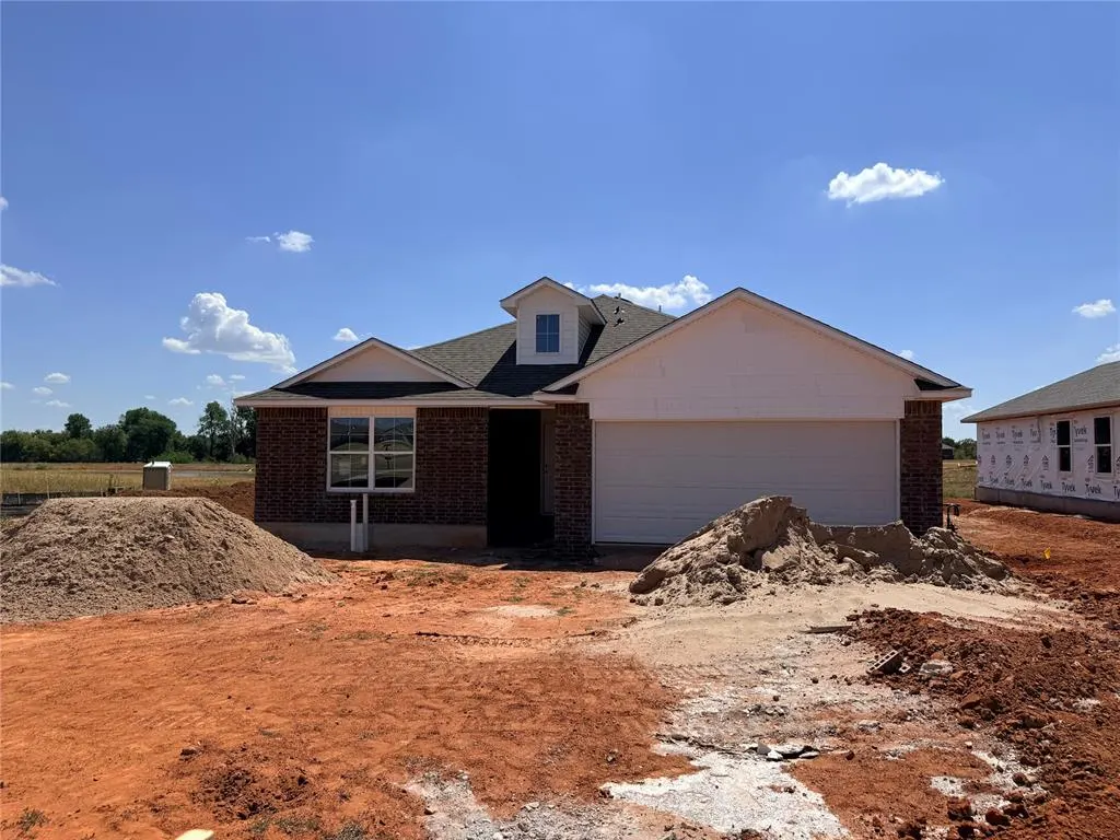 Front exterior — 1124 E Stallion Lane, Mustang, OK 73064