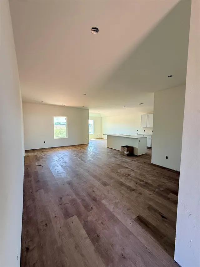 Photo 4 — 1124 E Stallion Lane, Mustang, OK 73064