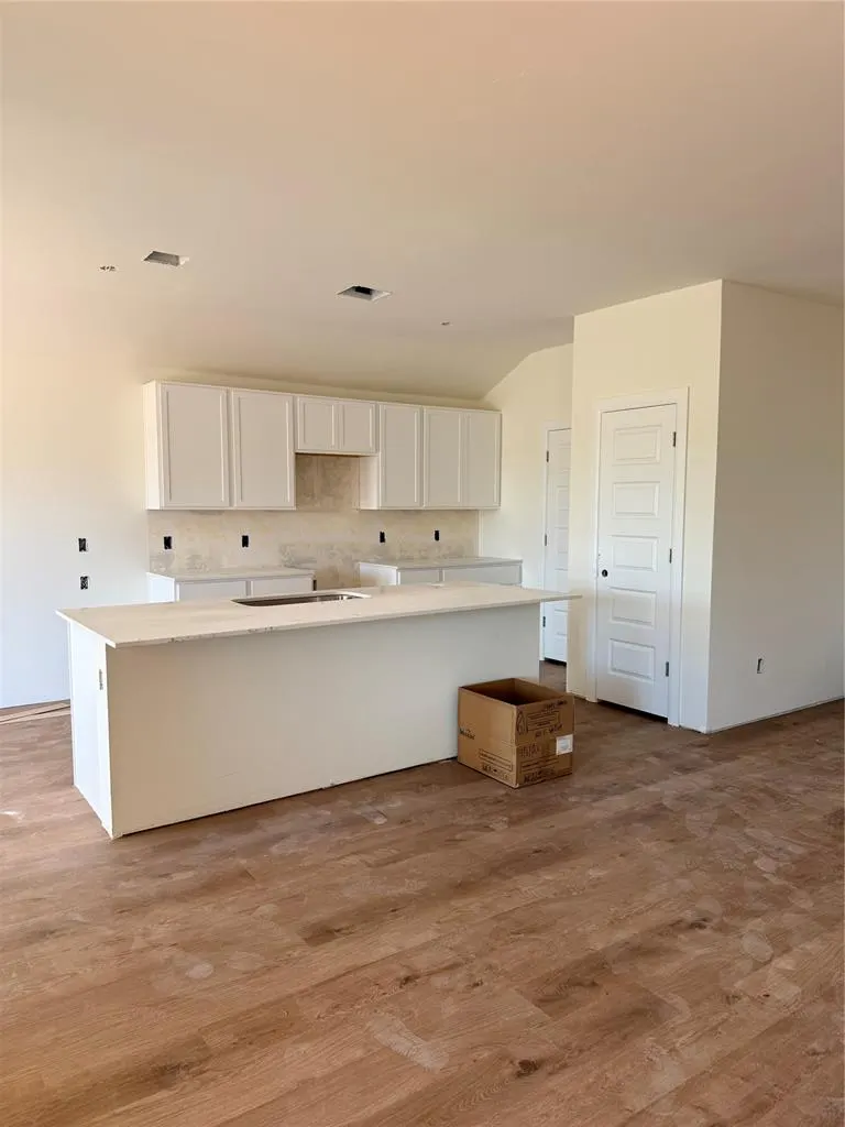 Photo 5 — 1124 E Stallion Lane, Mustang, OK 73064