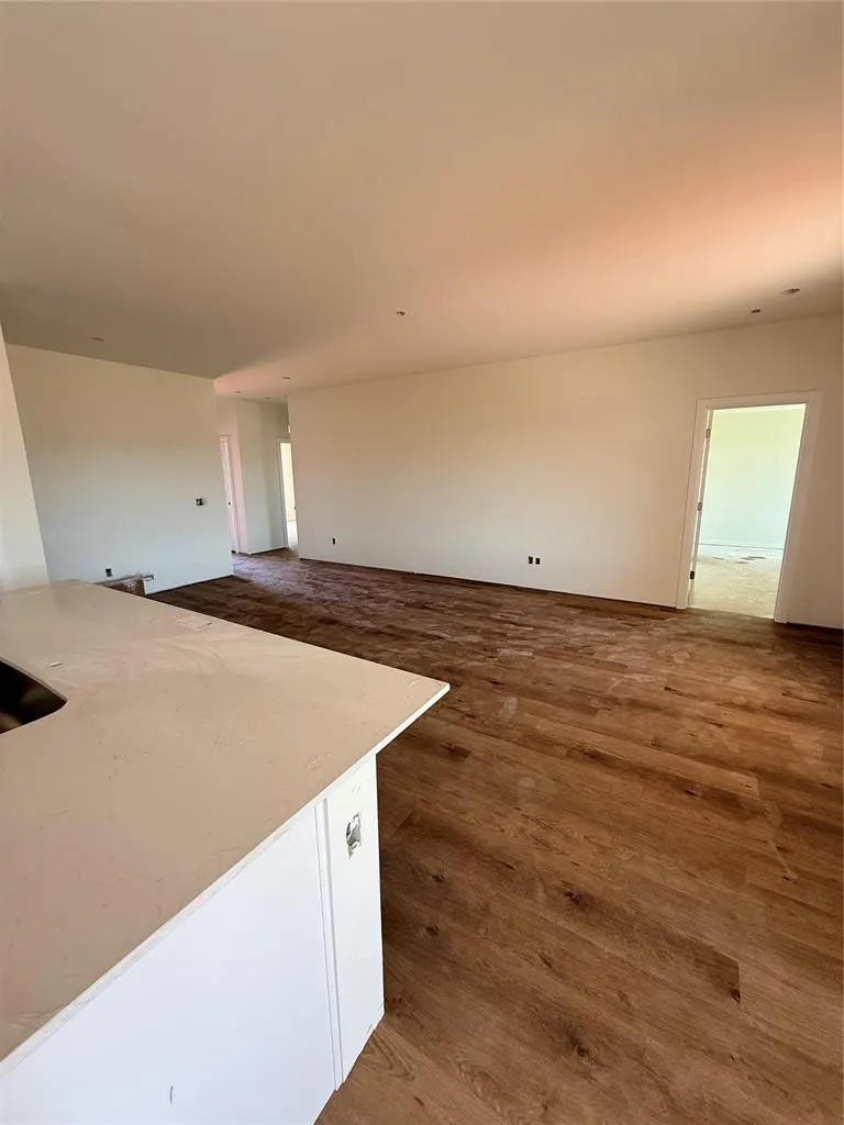 Photo 7 — 1124 E Stallion Lane, Mustang, OK 73064