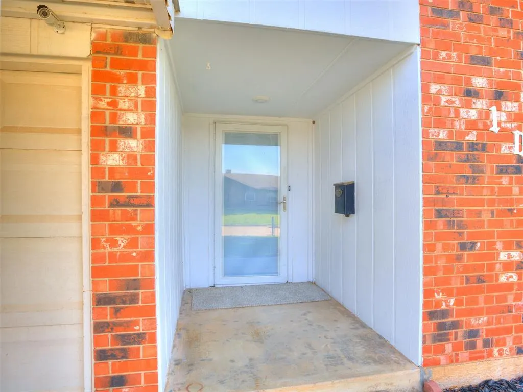 Photo 4 — 1049 SW 3rd Street, Moore, OK 73160