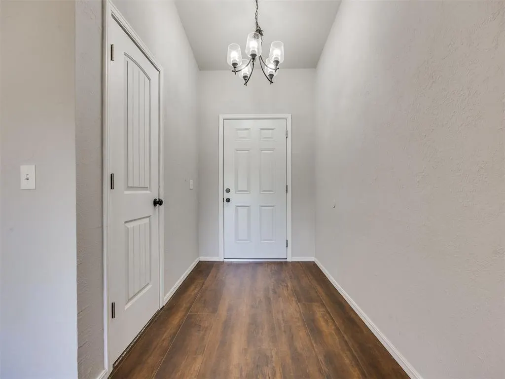 Photo 5 — 1049 SW 3rd Street, Moore, OK 73160