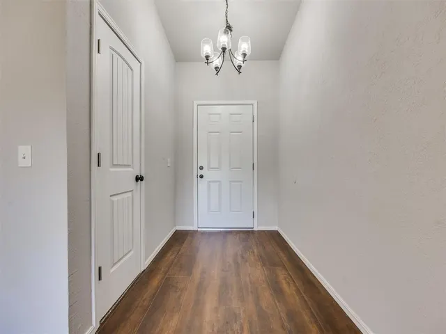 Photo 5 — 1049 SW 3rd Street, Moore, OK 73160