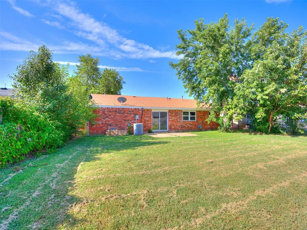 Photo 22 — 1049 SW 3rd Street, Moore, OK 73160